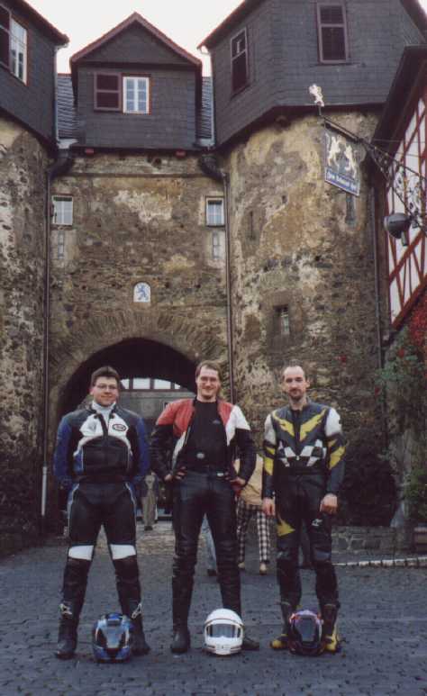 11.jpg (41854 bytes)